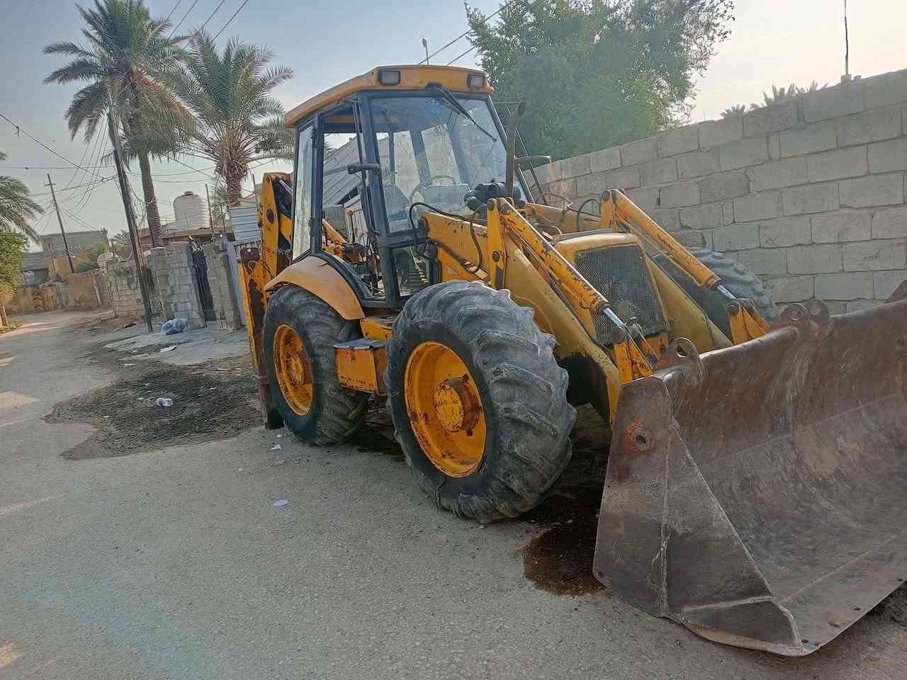 السلام عليكم
بيع مستعجل حفارة موديل ١٩٩٨
بدون مكاني ديالى الخالص 
السعر ٨٠ورقة 
شغالة كاملة دفع رفع 
مكينة وكير ومضخة وكنترول مكفول 
***********
