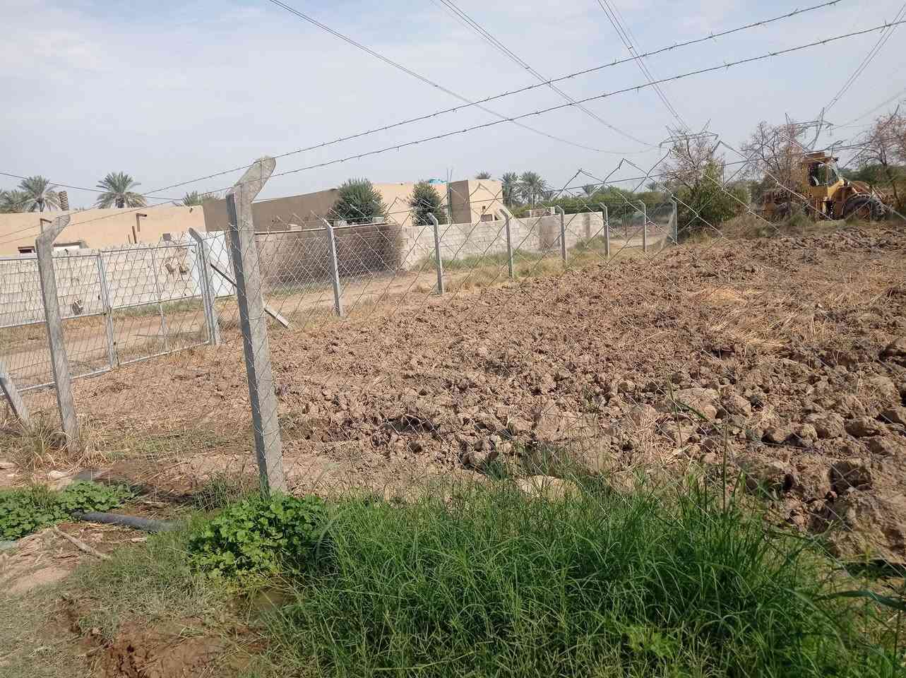 يوجد لدينا دونمين للبيع بسعر مناسب قضاء المدائن منطقة زراعية وتوجد قربها شاليهات سياحية يعني منطقة جداً راقية على قرار 117 للاتصال ***********
