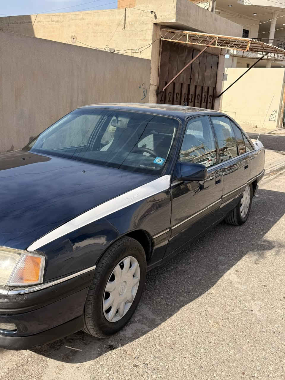 اوميكا موديل 1992 ياباني مشروع وطني رقم انكليزي دفتر بانزين تايرات جدد صدر جديد محرك او كير  بالشرط كهربائيات كله شغاله ضرر بس بيه طخه من كدام والباقي على على ابلادي السعر 35 وبي مجال 
***********
