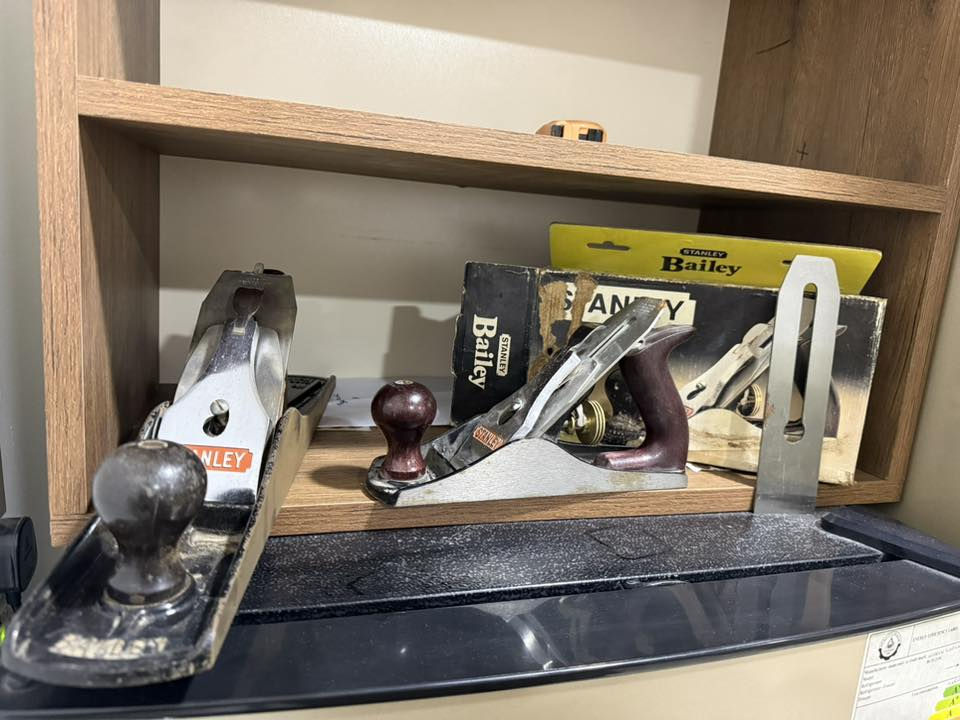 استانلي انكليزي مال مؤسسه ريبون وبلونيا  ***********
