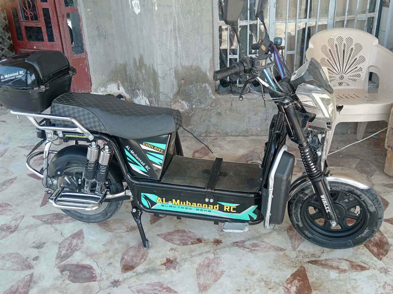 سلام عليكم دراجه شحن جديده حيل بطاريات جدد ما بيه اي نقص مكانه خالديه التواصل ***********علا هاذا الرقم
