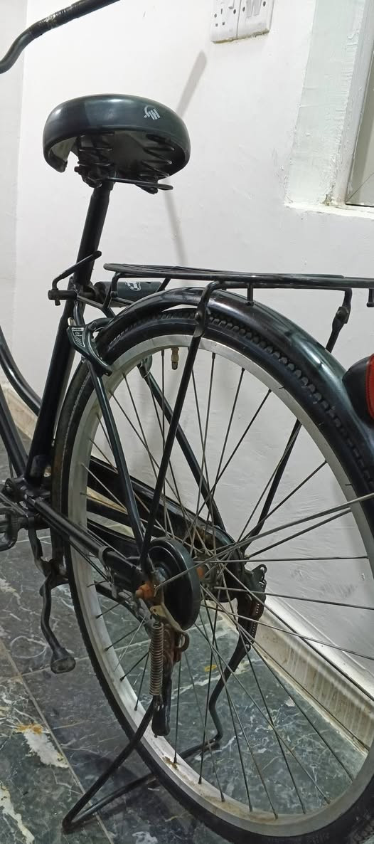 بايسكل لبيع بصره قبله نضافه مالته ١٠٠./.سعر ١٣٠بي مجال قليل رقم تليفون واساب ***********
