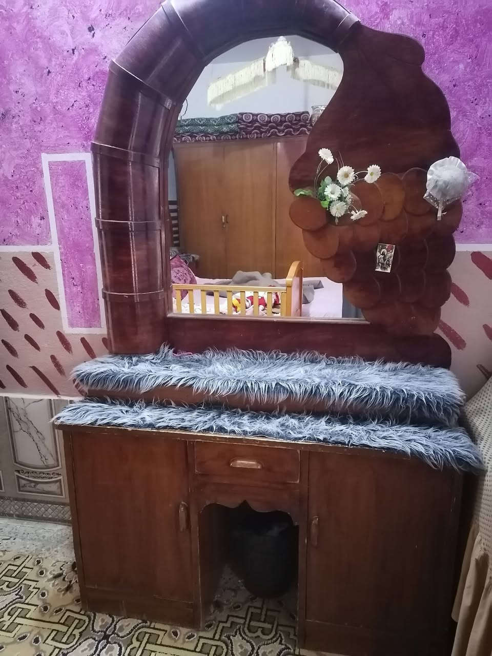 غرفه النوم مستخدمه السعر 500 وبيها مجال للاستفسار الاتصال على الرقم *********** موجود واتساب
