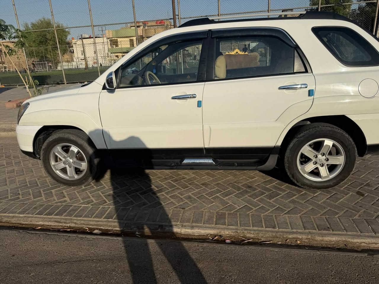 البيع موديل ٢٠٠١٠ السياره مكفوله كفله عامه من الصبغ والطخه والسياره جديده ما ماشيه على إيدي ورقمها سليمانيه  باسمي تحويل مباشر مواصفات السياره فتحه السياره جاهزه من كلشي من حداديه من مكينه تخم تاير جواها اذا أشوفها احلا من الصوره بس بيها بارد بالجاملغ الأمامي والدعاميه على كد شبر والسياره جديده تخبل اخت الزيرو المكان بغداد السعر 128
وبيها مجال حك الجيه والشراي يتصل 
***********
