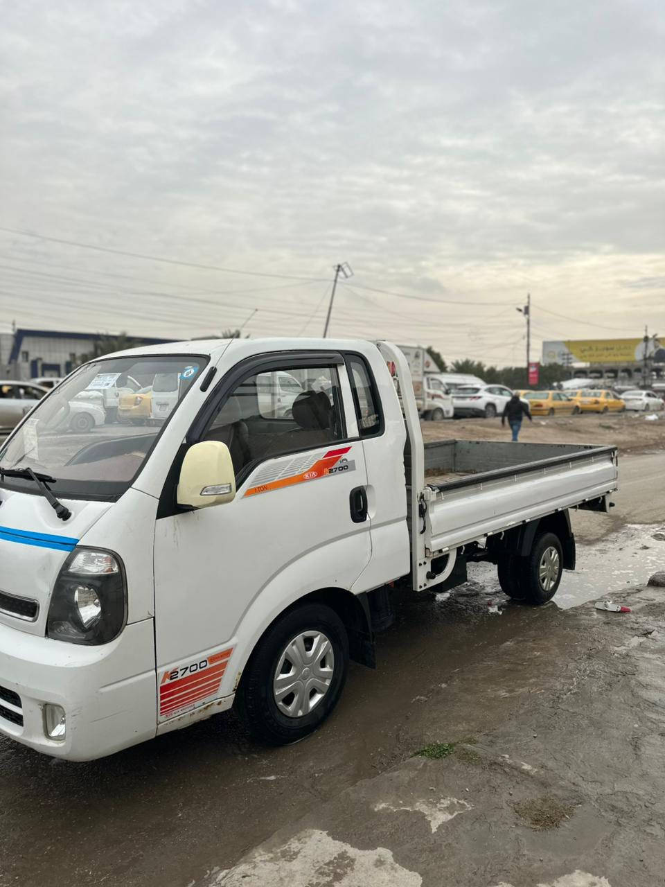 السلام عليكم 
كيا نثيه 2018 
سياره كفاله عامه بيها بس بارد بل بنيد 
بدون فتح وصبغ. مكينه خير من لله شاصي رقم شاصي كفاله 
رقمها واسط انكليزي بسمنا 
سعرها 118$وبيها مجال عنواني الكماليه 
***********
