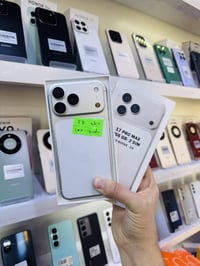 يتوفر الان 17 برو ماكس دبل خط بطارية 100 مشحون 38 مره   مع الملحقات بس...