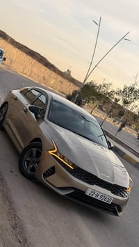 للبيع KIA K5   موديل 2022 لون مميز ذهبي 🟡  عداد المسافة :- ٤٠ ميل     ...