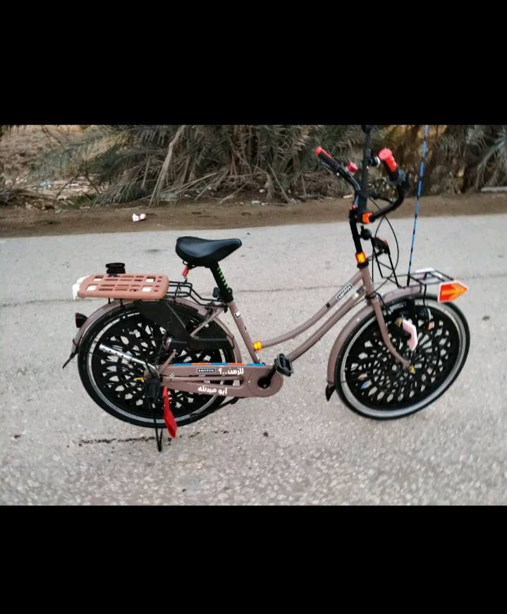 سلام عليكم بايسكل للبيع نضيف شخط ما بي  العنوان القاسم السعيدي مديل 2021 مجنبز  فول مواصفات السعر خاص  او الاتصال على الرقم وبي واتساب  ***********
