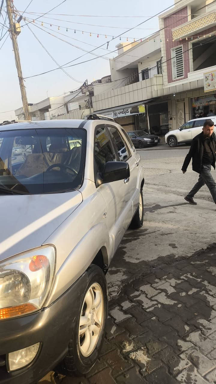 کیا سپۆرتاج ٢٠٠٩  گازە بڕاوە بڕاوە ماڵەکە خاوێنە  هەتا بڵێ بەقوەتە ماڵی دۆستە بۆ نرخ چات بکە یان تەلەفۆن  *********** ئی دەستی خۆمە  ئی مەعرەز چی نیە
