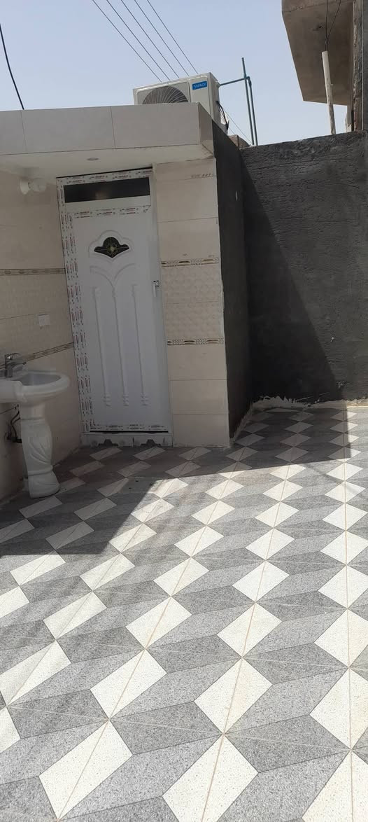 السلام عليكم مشتمل عدد 2 للايجار الحريه الاولى قريب المدرسه الصينية للاستفسار 
***********
