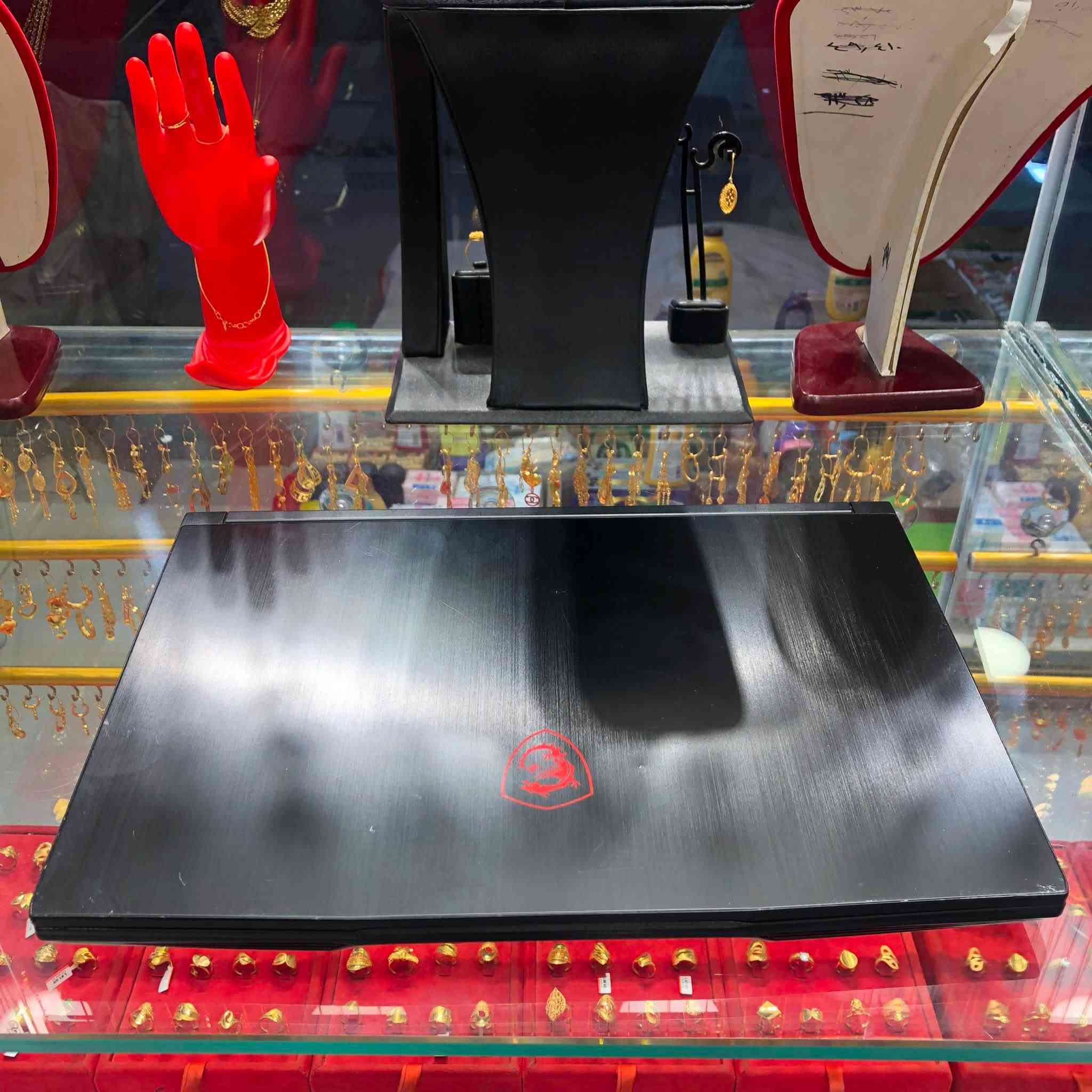 msi Gf63 Thin 9sck 
Cpu : cor i5-9300H 
Gpu : Gtx 1650 with Max-Q Design GDDR6
Monitor : 1920x1080 60HZ IPS 

السعر : 675 الف

للتواصل واتساب: https://wa.me/+9647737005579


**إذا كنت صاحب هذا الإعلان وتريد حذفه لأي سبب، رجاءا أرسل رسالة إلى الدعم الفني**