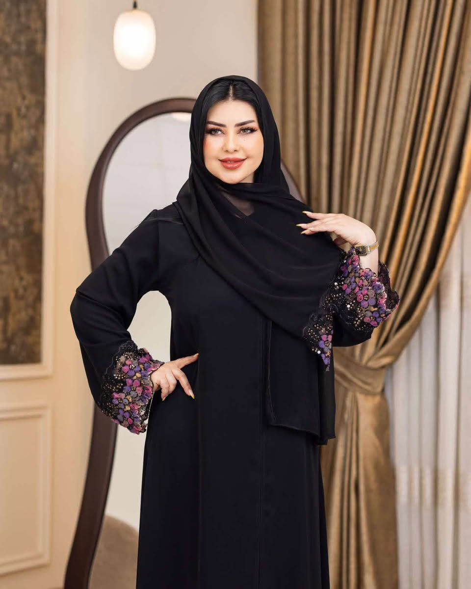 تفاصيل تحچي فخامة… وشغل يدوي يسرق العين ✨
موديل مطرز بالكامل بنقشات ناعمة ولمسات خرز وستراس راقية،
ويجي وياه شال قماش جرجيت لمسة الحرير حتى يكمل الأناقة بكل تفاصيلها 🤍

خفيف بالفصل، فخم باللبس، ويعطي هيبة ناعمة بكل طلّة 🌸
متوفر بقياسات تناسب مختلف الأوزان ✨

#عبايات_راقية #ملابس #اكسبلور #عبايات #ستايل
مجمّع جنات 
شارع الشطري


**إذا كنت صاحب هذا الإعلان وتريد حذفه لأي سبب، رجاءا أرسل رسالة إلى الدعم الفني**