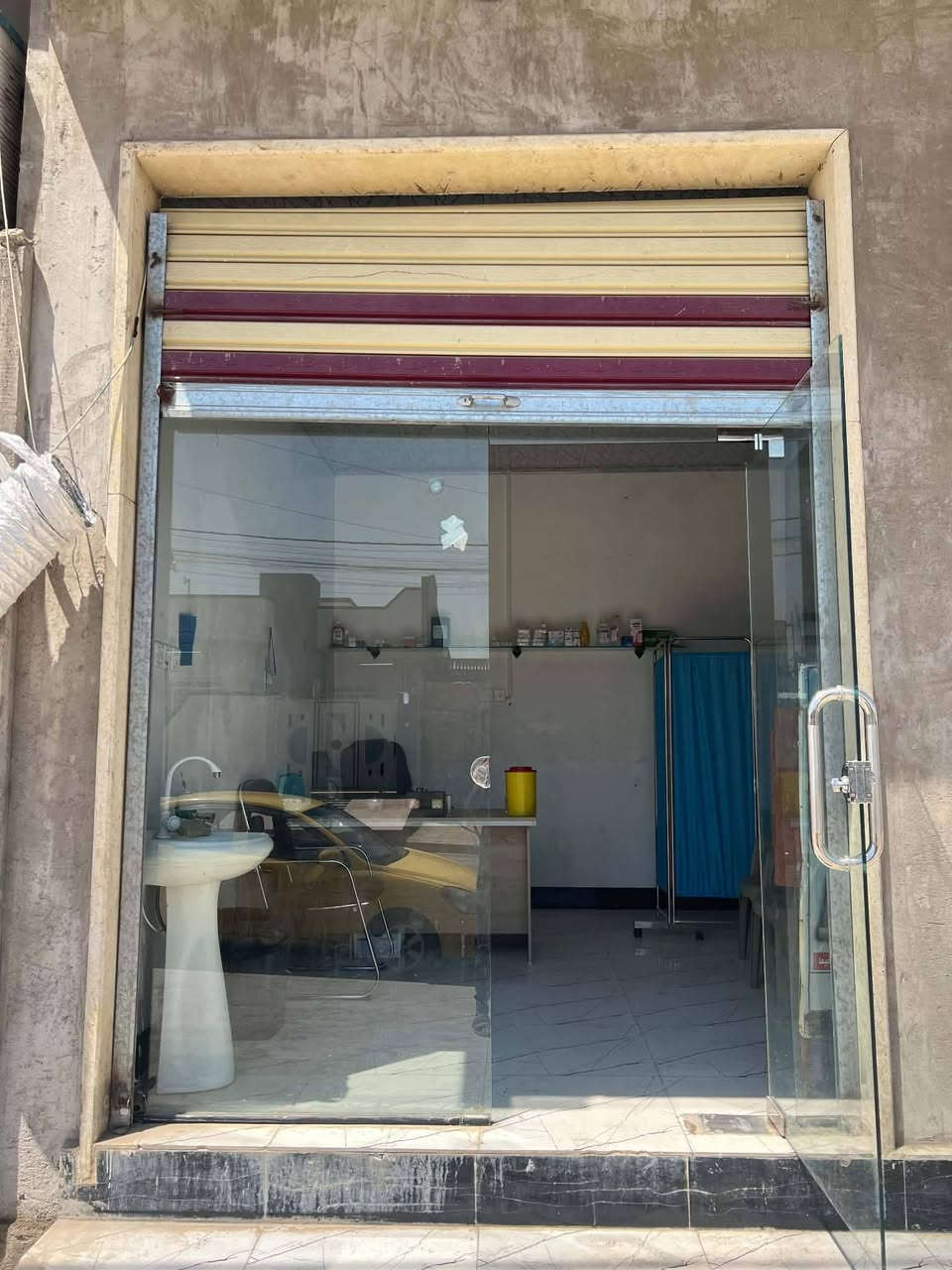 عيادة تمريضية كاملة للبيع العيادة تحتوي على كافة الاغراض والاجهزة التمريضية موقعها الموصل الايمن رجم حديد نهاية شارع ٢٠ للتواصل    واتساب ***********
