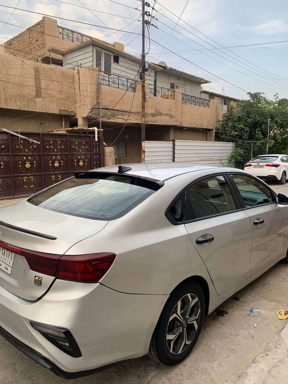السلام عليكم كيا فورتي امريكي 2019 حادثها جاملغ خلفي وبنيد شواصي ولغود وتكم محرك كير تبريد تخم تأير مكفولات كير اي تي السيارة معوقين بعد شهر ونص صير حرة عندي وكاله من صاحبها شرعي وصاحب سيارة موجود أتعهد بتحويل أو وكاله للشراي  سيارة بيها قطع صبغ ابيع احزام ملاحظه تصليح بيها شبر بلحوض سيارة رقم بغداد سعر 98 وبيها مجال  تلفون ***********
