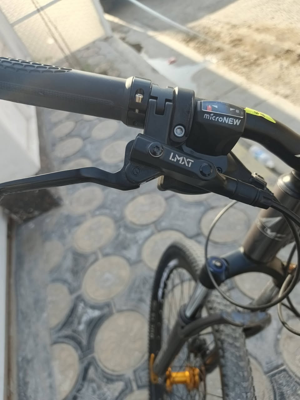 السلام عليكم
بايسكل للبيع مكاني بغداد شهداء البياع
نوع جبلي 8نمر خلفيه 3اماميه
بايسكل جديد صارلي شهر من اشتريته
سعره 175قفل
للاستفسار ***********
