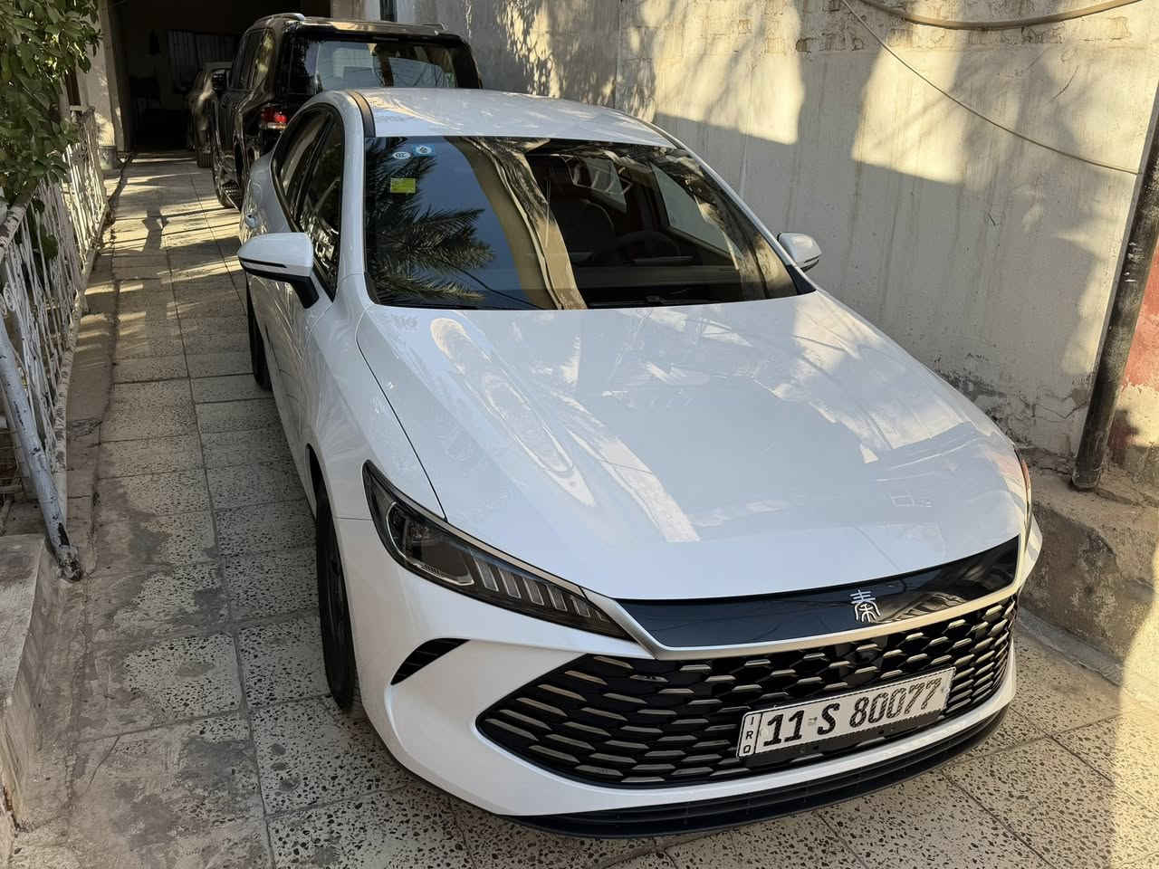 السلام عليكم كن بلاص ماشية 2000 اخت الزيرو بيهة بارد اصبعين اسفل الباب موضح صورتة بالمنشور السعر 126 وبيهة مجال بسيط رقم بغداد مميز باسمي *********** مكاني بغداد العامرية
