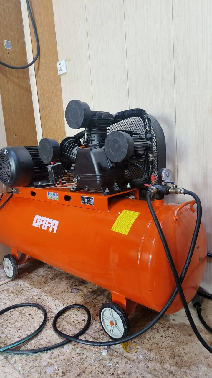 غراض بنجر كامله كبريسر ٣٠٠ لتر جديد ستخدم أقل شهر تلاثه بستم خالعه نضيفه ما بيه أي نقص بلنص نضيف ادروجين نضيف شرط شغل صوندات كامله درين هوه جك واحد فتايل وركع وتارات جدد وجوابه محل كامل ماناقصه شي بيع شلع مفرد ما بيع مكاني ميسان القطاع مقابيل عروس البحر *********** سعر مليونين ونص
