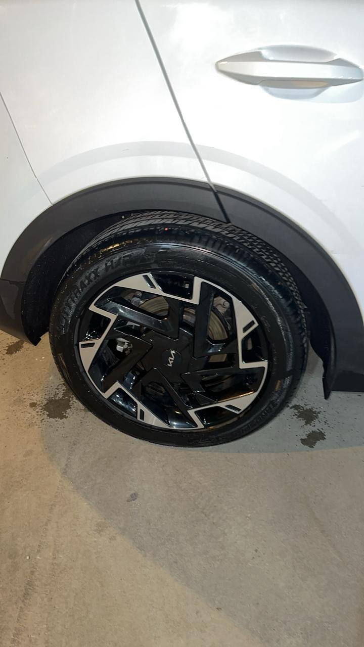 سبورتج
مديل 2023
نص فول 
خليجي خليجي 
السياره نضيفه ومابيهه اي شي 
بس 2 رصع خفيفه بل بنيد
و2 رصع خفيفه بل قماره
***********
بغداد زيونه
