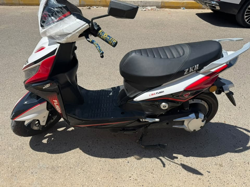 دراجه شحن ليما كلش نظيفه مثل ماواضح بصوره والجناي يعرف شنو سعره  ٨٥٠ لان الجديد فوك المليون لتواصل ***********
