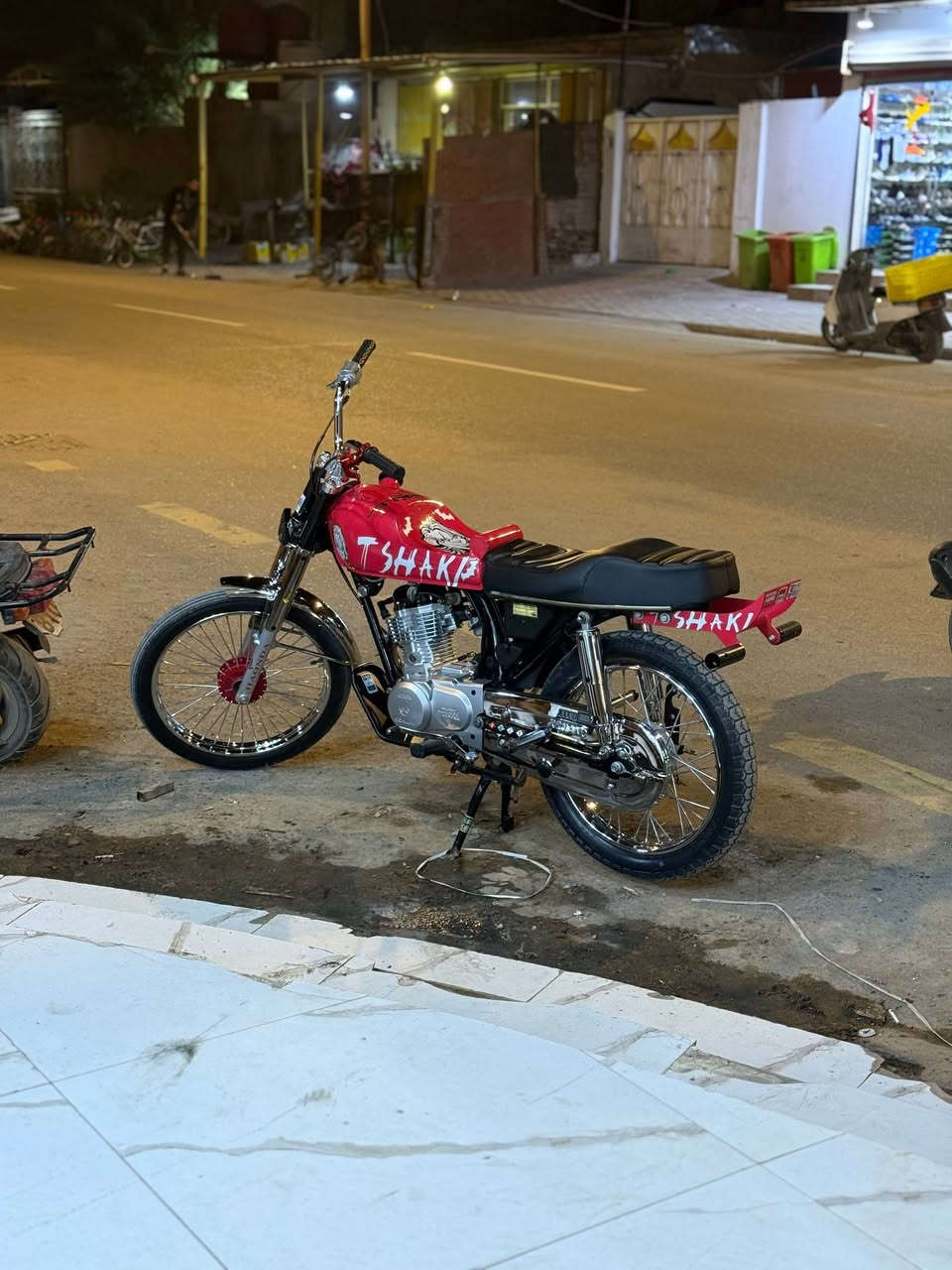 سلام عليكم شباب دراجة 22 اصولية بسمي اريد مراوس بستوتة اصولي عادي انطي  فرق  ***********
