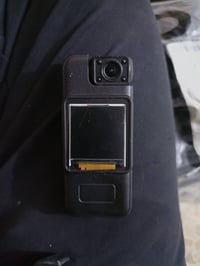 كاميرة تصوير قلاب مابيها اي شي بس قبق الشاشة ضايع وما مأثرة عليها ابد ...