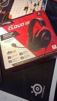 غراض استغدام قليل جدا ميز  طول 140 العرض 60  سعر 75 سماعات  سعر 65 كرس...