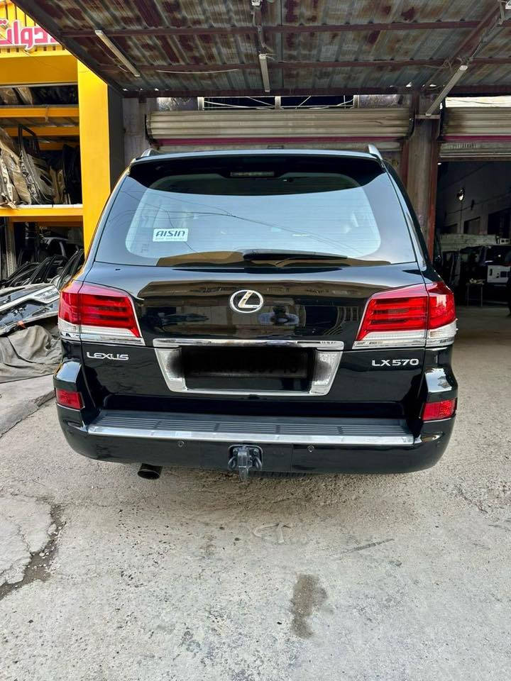 السلام عليكم لكزز للبيع موديل 2012 فول مواصفات سياره مابيه صبغ عدا  الدعاميات رقم بغداد باسمي  العنوان بغداد حي العامل   شارع 7 نيسان  ***********
