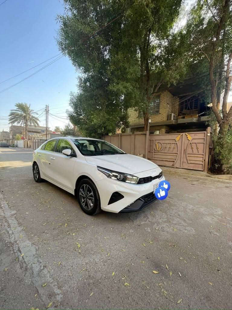 السلام عليكم ورحمة الله وبركاته
كيا سيراتو 
موديل2024  خليجي 
فول مواصفات من عده البصمة رقم بغداد انكليزي مشروع وطني مداور بأسمي هزه جديده 
مواصفات فول عده البصمه 
فتحه سلايت روف
لد نهاري 
حساس خلفي
شاشه كبيره 
كامره خلفيه
ويل كب كروم
تبريد قطعتين
دواخل لونين 
ماشيا 50  الف بعدهي بحاله الوكاله 
تبريد قطعتين 
مكينا 2000 دوش 
سيارة جديدة 

دوشمة ارضية سيارة كاملة مكاني الرميثه 
رقم التواصل 
 ***********
