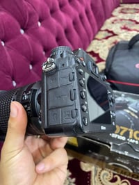 نيكون 7100D كاميرا جداً نظيفة بيها طخة بسيطة جوة ممبينة ولا مأثرة مع ك...