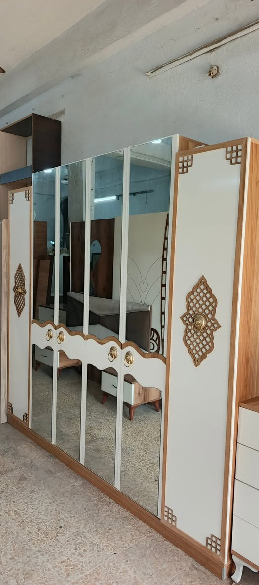 من معرض فهودي الدليمي غرفه تركي فصال سي ان سي 6 باب تتكون من 8 قطع النضافه 90%100 معا الشد والنقل مجاني العنوان موصل سايدين القادسية الثانية قرب جامع علي بن أبي طالب للستفسار موبايل اسيا *********** كورك ***********
