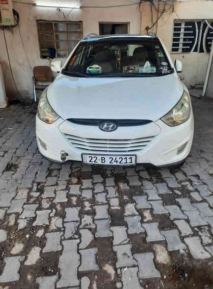 السلام عليكم عندي سياره توسان مودل 11 محرك 2400 سياره كلش حلوه باسمي تحويل ثاني يوما بيها صبغ بالباب اليمنى الصدر والخلف بس شخوط ما بيها اي ضربه صدر جديد العنوان بغداد الوزيريه رقم الهاتف*********** سعرها 135 وبيها مجال شيء بسيط
