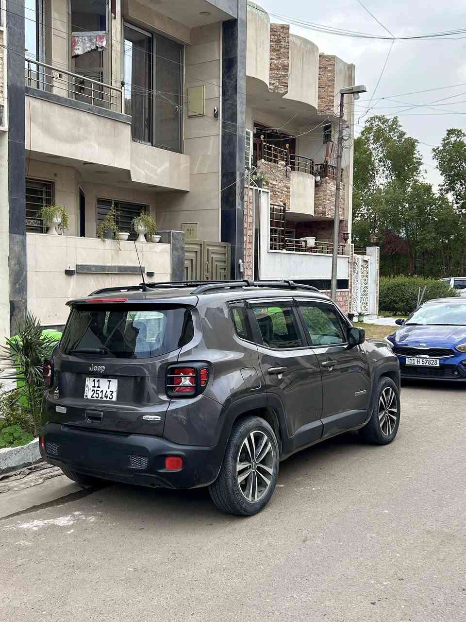 السلام عليكم، للبيع فقط
جيب رنكد 2018
ماشية 55 ألف حقيقي
تو ويل 
رقم بغداد باسمي
المواصفات:
• محرك 4 سلندر 2400cc تنفس طبيعي
• كير AT (المحرك والكير مكفولات)
• شاشة كاربلي
• مثبت سرعة
• فول تحكم بالستيرن
ضرر السيارة سرقة جاملغ وبنيد فقط 
السعر: 117 قابل للتفاوض
المكان: بغداد – شارع فلسطين
للتواصل: 0788524141 (اتصال )


**إذا كنت صاحب هذا الإعلان وتريد حذفه لأي سبب، رجاءا أرسل رسالة إلى الدعم الفني**