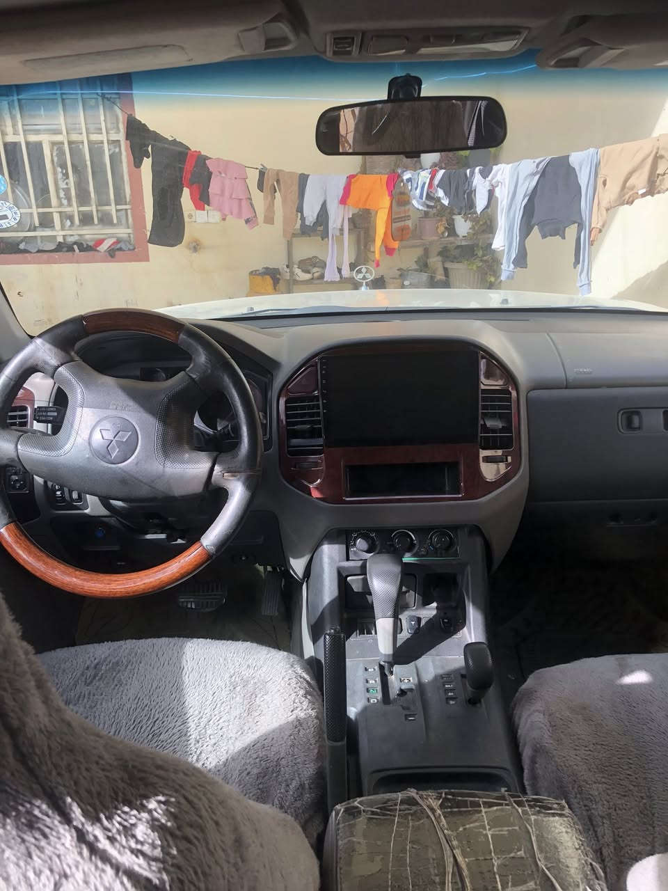 السلام عليكم ورحمة الله
سيارة  مستبوشي باجيرو موديل2002 نظيفة شرط التحويل والغرامات سنوية جديده لحد2030 صاحبها موجود

السيارة جهازه ونظيفة رقم دولي استفسار اكثر اتصال على الرقم ***********
