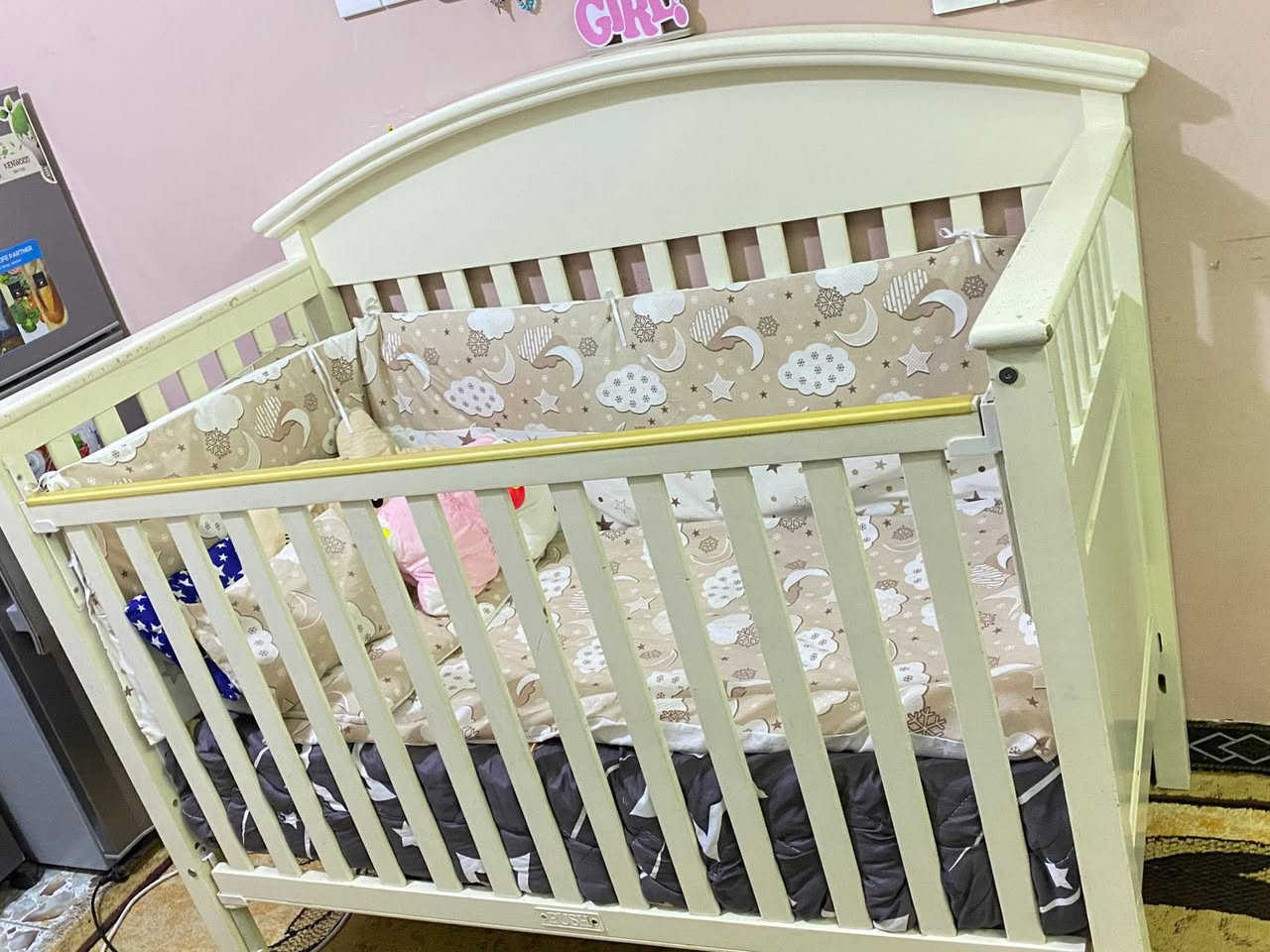 السلام عليكم سرير طفل تركي ثقيل تكمه يرهم لحد عمر (9) سنوات سعر الشراء 350 ابيع 250 مع دوشك طبي هديه مع العلم الدوشك سعره (40)  مكاني الغزاليه ***********
