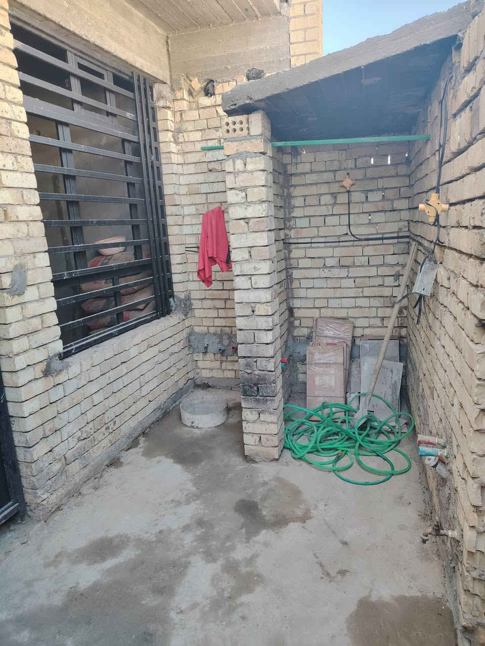 بيت للبيع بسكينه باثنين على ثمانيه المساحه 87 اشتراك ماي كهرباء كله كامل ***********
