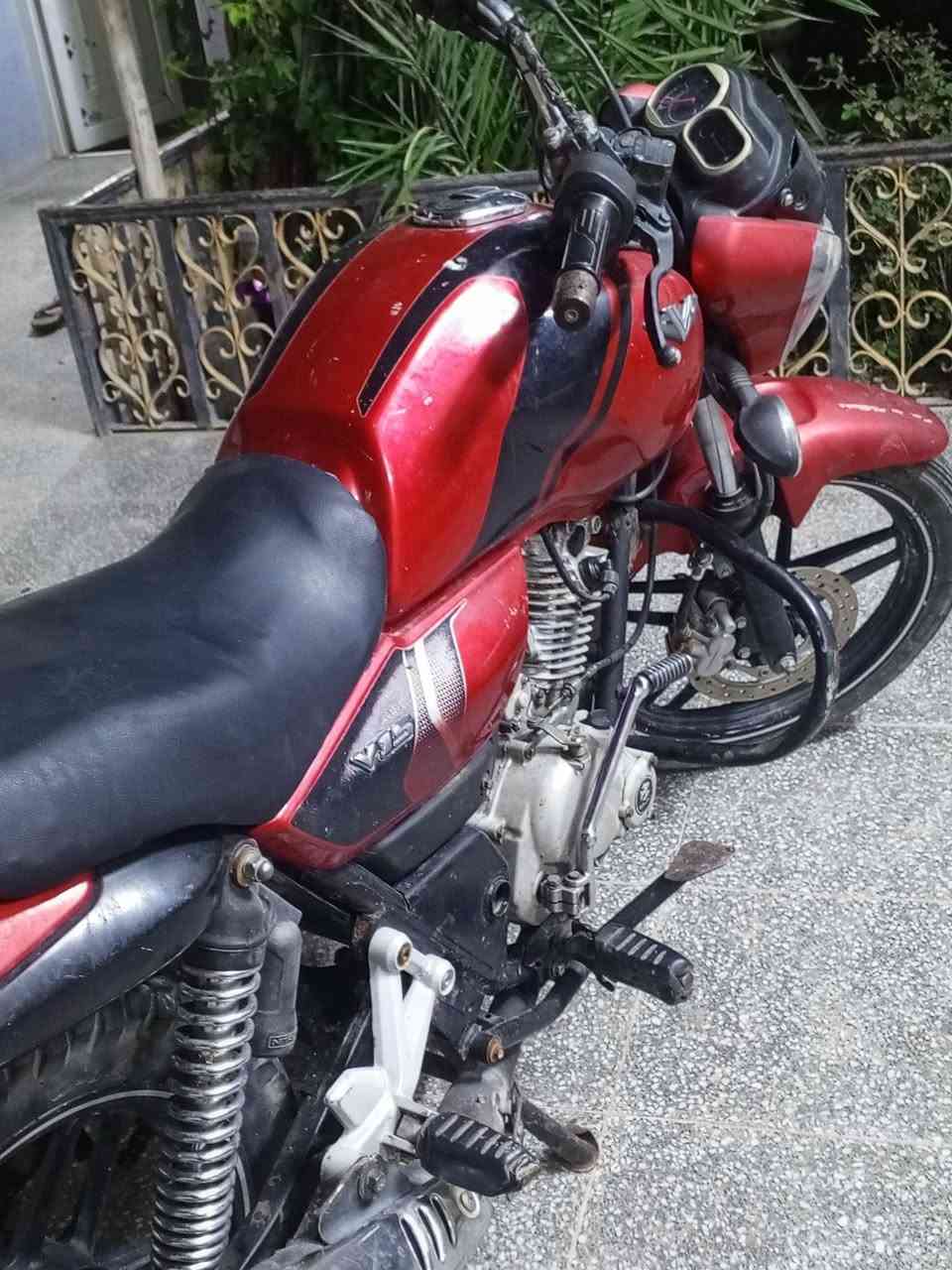 السلام عليكم دراجه بولسر حجم مكينه 150 دراجه نظيفه شغاله كلشي ما بيها وخير الله دراجه راضيه بسبات ري تشتغل هنجر كهربائيات كلها شغاله ماكينه صوتها وقينا صوت ناعم اسف استفيدس دراجه شلعه ومعدل وكان بغداد السعر 650 ***********
