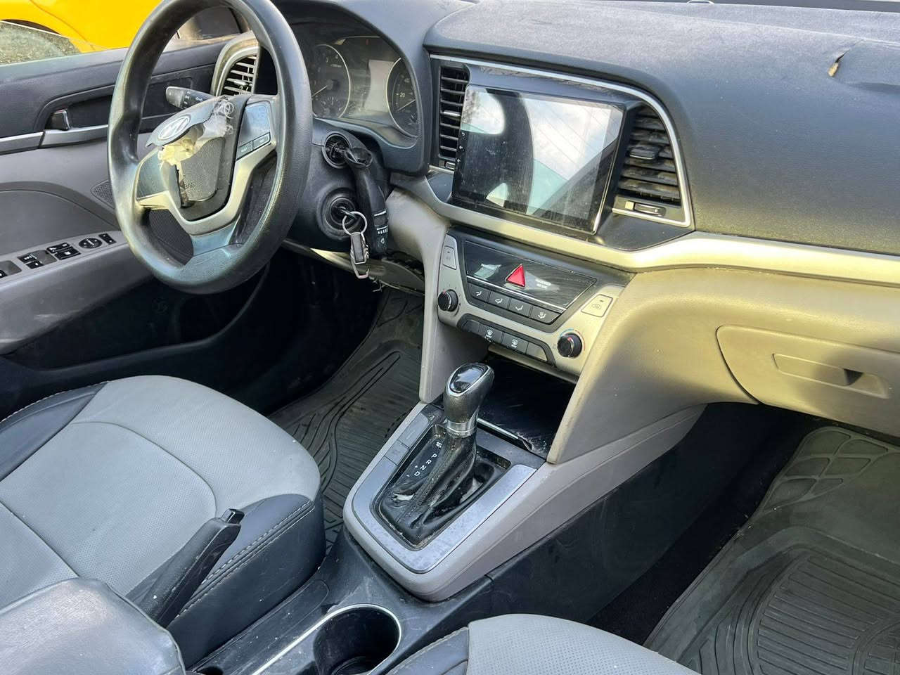 السلام عليكم النترا موديل ٢٠١٧ رقم سليمانيه نكليزي وارد امريكي مكينه وكير شغالة بيها حادث موضح بالصورة تباع عل هذا حادثها سعر ٦٧ ورقه وبيها مجال شراي مكان بغداد الاتصال *********** ثاني *********** بغداد, العراق
