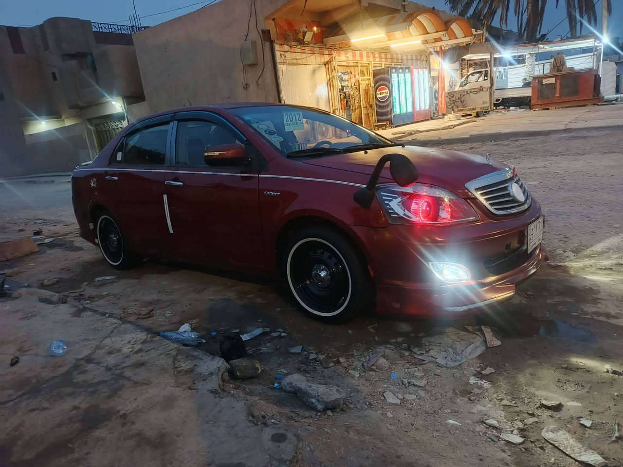 سلام عليكم جيلي موبل موديل 13 كير مكينه مكفولات عينه وصينيه وبوربرن شدد  حداديه امامي خلفي جديد تايرات جدد ويل جديد دوشمه عامه تنته ورضيه وكشنات وبطاين سستم سماعات شاشه بلاجكتر زنون سياره لا ضربه ولا تبديل ولا صبغ مجرد تلكيط خياس فقط رقم بغداد الماني سنويته 27 مكانه بغداد السياره جاهزه وحلوه والله عندي ضرف ودابيع المو شراي لا يكسر بحلال العالم مكان السياره بغداد سبع البور ‏‪***********‬‏ سعر السياره 50 وبيه مجال شي قليل حك الجيه
