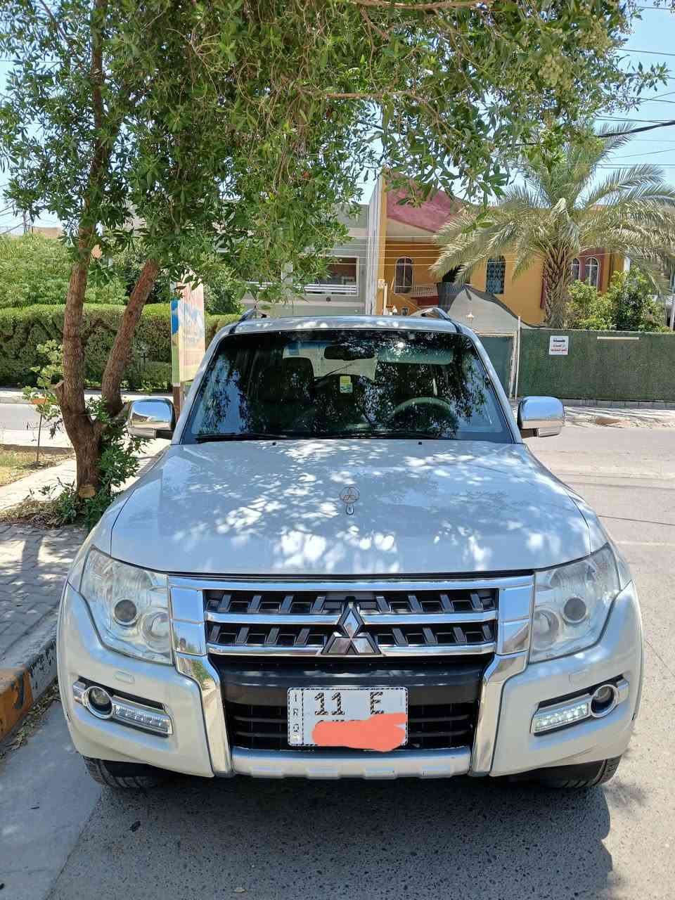 السلام عليكم باجيرو موديل 2015 حبتور محرك 6 سلندر 3500 كير محرك علي وضع الشركة سياره مكفوله من ضربه والصبغ فقط جاملغ امامي شبر بارد
فتحة كشنات جلد حاكيه زراك لايت 
كشنات كهربائية شاشه حجم كبير ٧راكب دمام خلفي 
٣ قطع تبريد مري شفط دفع رباعي
٥ ويل ثلاجة مري شفط حساس خلفي تخم تاير جديد
مع صدر خلفي امامي جديد رقم بغداد بسمي الجديد سياره كلش جديده السعر ١٧٠ اوبيها مجال بسيط ***********
السلام عليكم باجيرو موديل 2015 حبتور محرك 6 سلندر 3500 كير محرك علي وضع الشركة سياره مكفوله من ضربه والصبغ فقط جاملغ امامي شبر بارد
