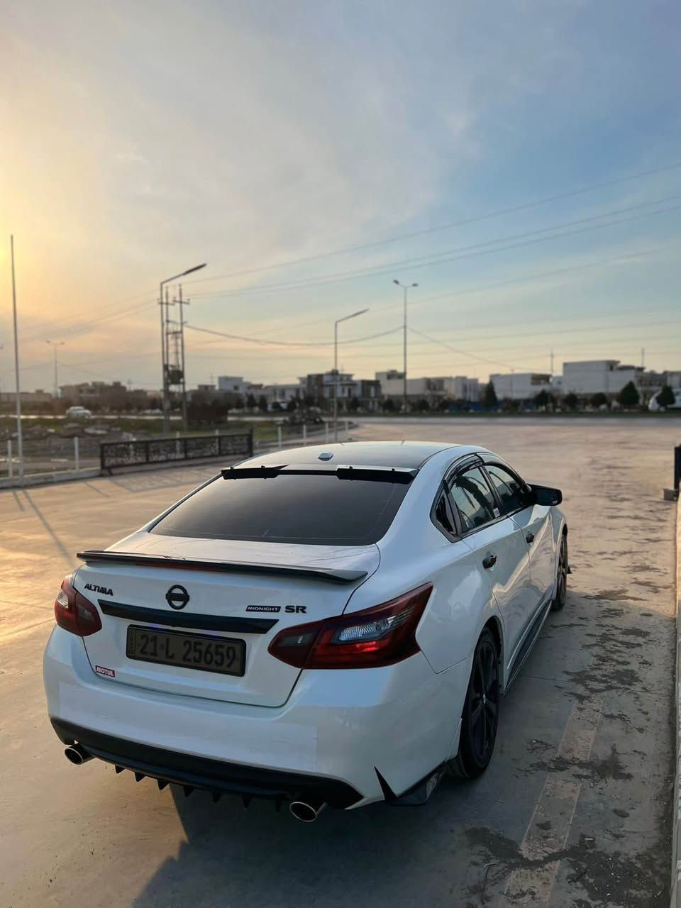 ئاڵتیما ٢٠١٨ SR
سەیارەکە ٣ پارچەی بۆیاخە بێ ناو گرتن 
قەپات مواسەفاتە فول فولە بەس سلایت نییە 
ڕەقەم و سەنەوی نوویە رەقەم سلیمانیە
گێڕ و مەکینە بەشەرت نەکراوەتەوە
سەیارەکە نمونەیە لە جوانی  کامل جوانکاری کراوە
زۆر توند و تۆڵ و بێ کێشە یەک دیناری مەسرەف نییە
شوێن / ڕانیە
نرخ / ١٢٢  
ژ.م *********** رانية, السليمانية
