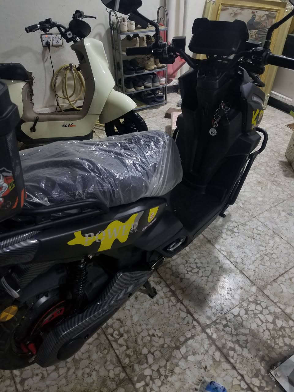 السلام عليكم
دراجة شحن لاباجي 2026 جديد فول موصفات 
بطاريات ليثيوم ملف 1500 حقيقي سرعة 120 
مكان دورة 
سعر مليون وستمية قفل قفل 
رقم ***********
