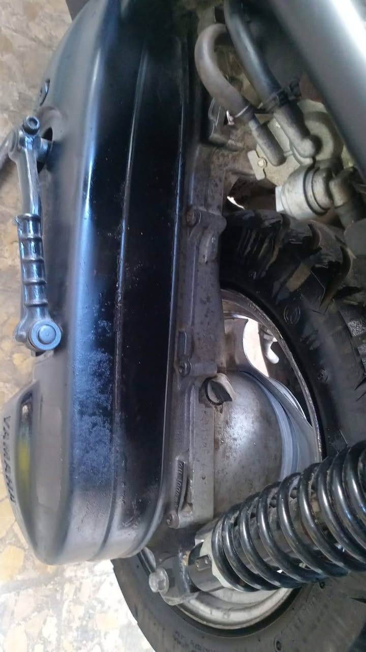 سلام عليكم شباب للبيع دراجه كلاسك فحل دراجه نكره هندر واحد شلع معدل تخبل مكينه بلاديه كهربائيات كله شغاله لايت اشاير هورن نقصه فقط اصفاح وباتري وكله بلادي حته لفيشه مال باتري بلادي سعر 200 وبيها مجال للطيبين مكاني بغداد مدينه الصدر وهذا رقمي ***********
