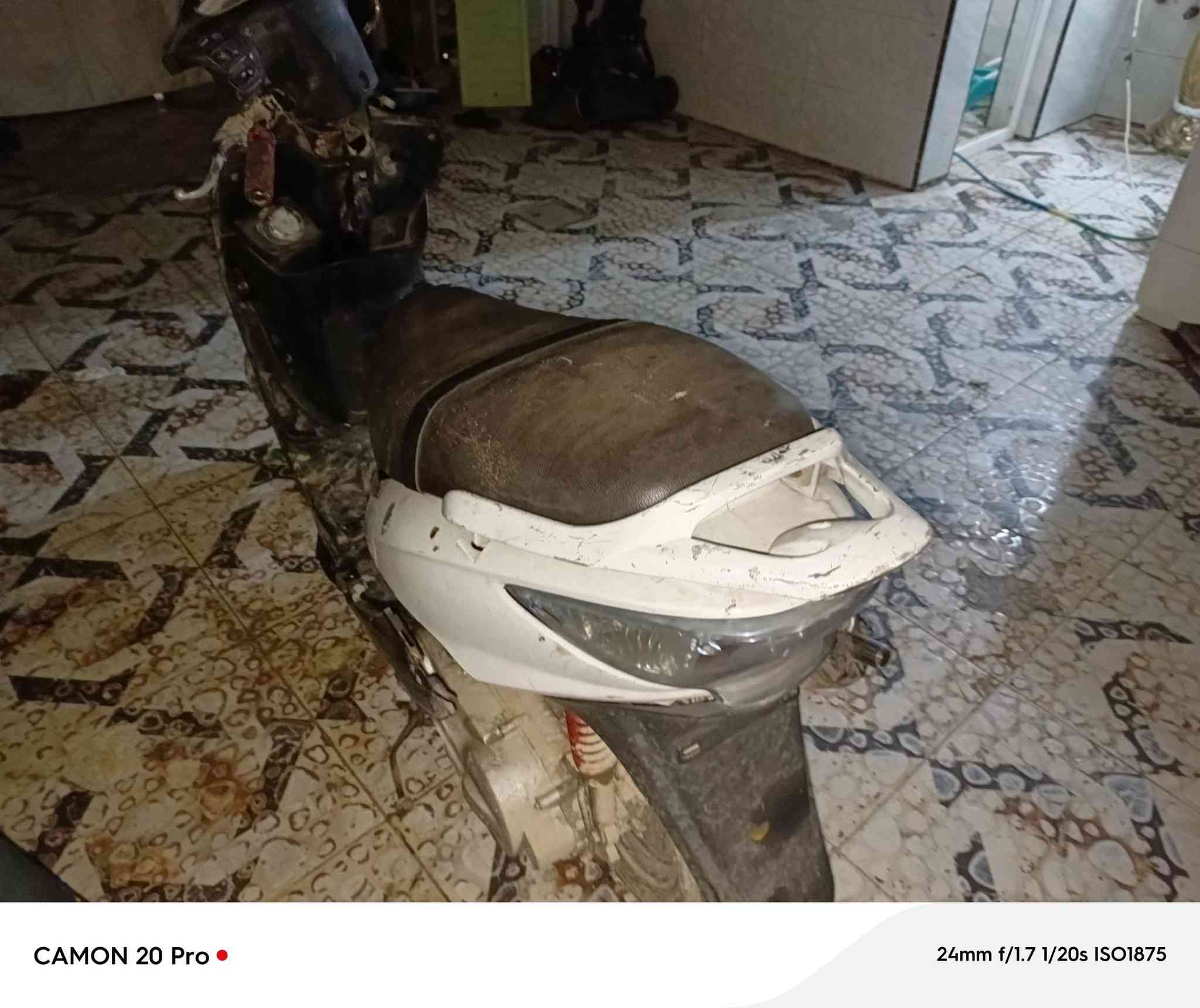 سلام عليكم كامكو سرعه 140 سلف اشاير كهربائيات كله شغال بس ماعرف شنو بيها من اشغل سلف دراجه كلها تطفه تعوف سلف تشتغل يعني قصدي ناريه الهندر لاغي عينه موجوده لايت زنزون كامله لا شوفه هيج انه فاتحه 225 وبيها مجال عنواني حيانيه شارع 60 رقمي ***********
