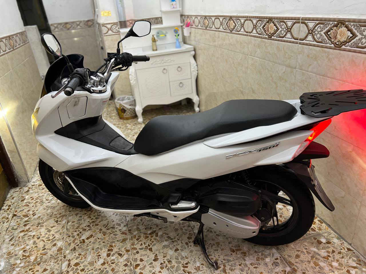 دراجه pcxجيل ثاني ياباني  دراجة مال رمبه الدراجه  ياباني  ( jf )كفرات ابلاديهه رمبه  
دراجه كامله أستان كهربائي حساس ازدحام A  لا تبخير. ولاتنقيص الدراجه مكينه لوك شلعه معدل خير من الله  احلا من الصور مال جناي المكان بغداد الصالحية قرب دراجة مكفوله اي نقص مابيه السعر( مليون 650)
وبيه مجال الاتصل
***********
