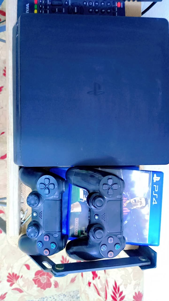 السلام عليكم بلي فور سلم #مامهكر وياه يده اصلي والثانيه تجاري نظيف الجهاز على ايدي بس وياه قرص طوبه 17 وقرص ذا لاست ب260 وبي مجال مكاني السماوه


**إذا كنت صاحب هذا الإعلان وتريد حذفه لأي سبب، رجاءا أرسل رسالة إلى الدعم الفني**