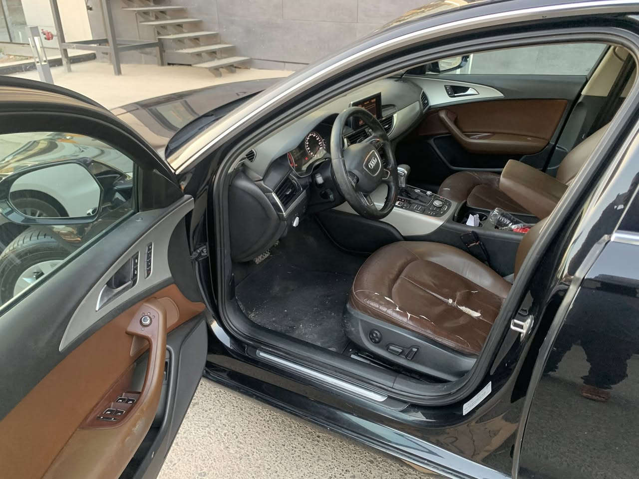 Audi - A6 - 2013
‎للبيع اودي A6 
‎خليجي  فقط واحد قطعة صبخ باب امامي

‎مواصفات / كير اوتوماتيك + عادي + شفتات سترين .. كشنات جلد .. كشنات كهربائي .. كشنات خزن .. فول تحكمات سترين .. بصمة تشغيل .. بصمة ابواب .. هندبريك بصمة .. اوتو هولد .. تبريد تلث قطع   .. حساسات امامي .. حساسات خلفي .. شاشة كلاب .. وبعد هواي شغلات بيها..

‎اي استفسار
***********
مکان: سلیمانی

‎ماشيه کم 185 الف فقط

‎رقم سنويه
