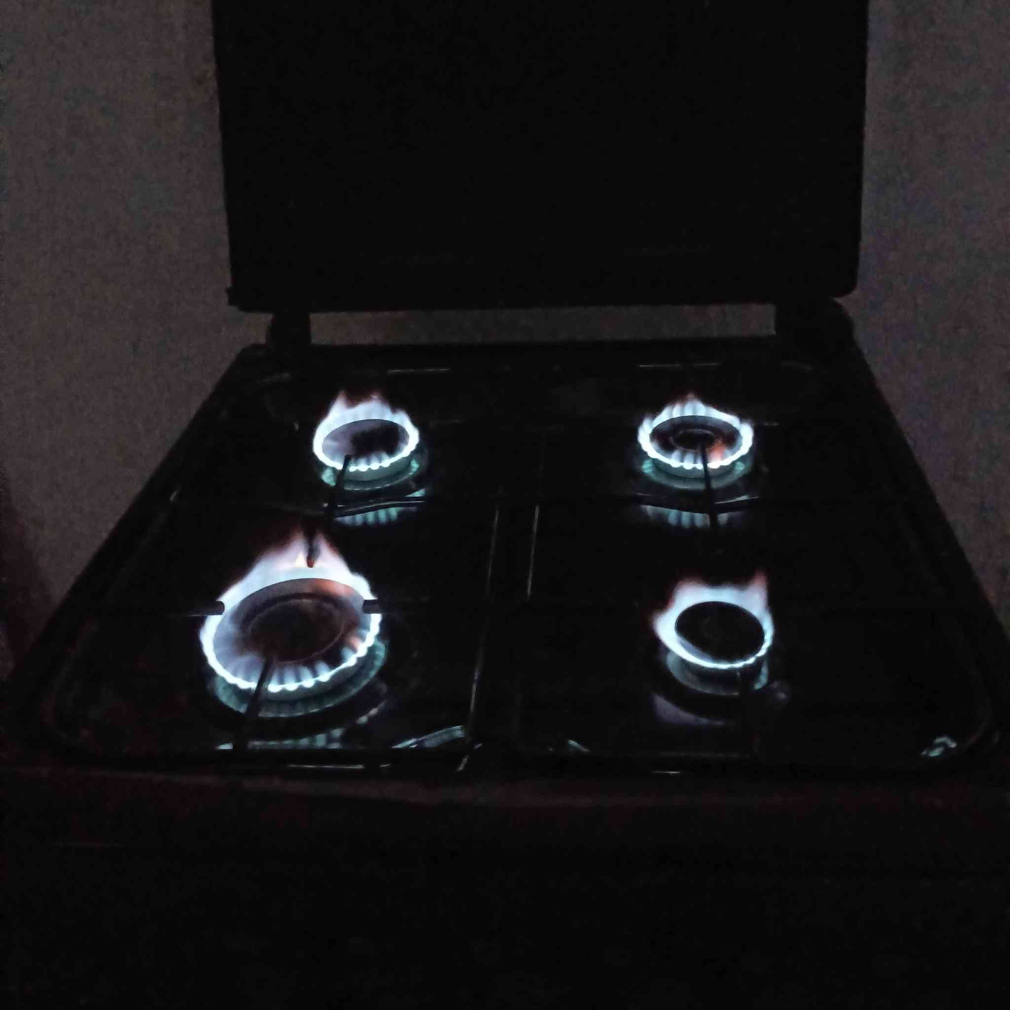 طباخ اربع عيون تركي شرط الشقل للبيع السعر 75 المكان كركوك حي العروبه الاستفسار على  هذا الرقم ***********
