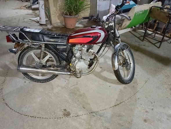 سيفان موديل 2018 دراجه حلوه ومرتبه السعر 200عنوان مدينه الصدر خاص ما اجاوب اتصل ودلل ***********
