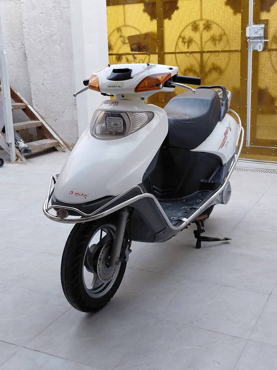 السلام عليكم رمضان كريم عندي دراجه سبيسي نضيفه للبيع شغاله نكره سلف مكينه خير من الله ناعمه كهربياته شغاله دبلات امامي خلفي شغال السعر 300 بيه مجال بصيط مكاني حله شارع 60 رقمي ***********
