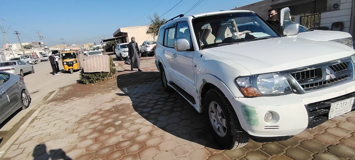 السلام عليكم 
للبيع باجيرو ياباني وارد خليجي( السعر (75 ) وبيهه مجال  موديل 2006 مكفوله مواصفات  نص فول مكينه 6  سلندر(3000) 7 راكب ثلاث قطع تبريد شاشه كبيره كامرا خلفيه مكينه وكير وحداديه وتبريد وتخم تايرات بحاله ممتازه
نقصهه جراد قليل يرادلهه تكحيل 
 رقم بغداد تحويل مباشر مكان واسط
***********0
